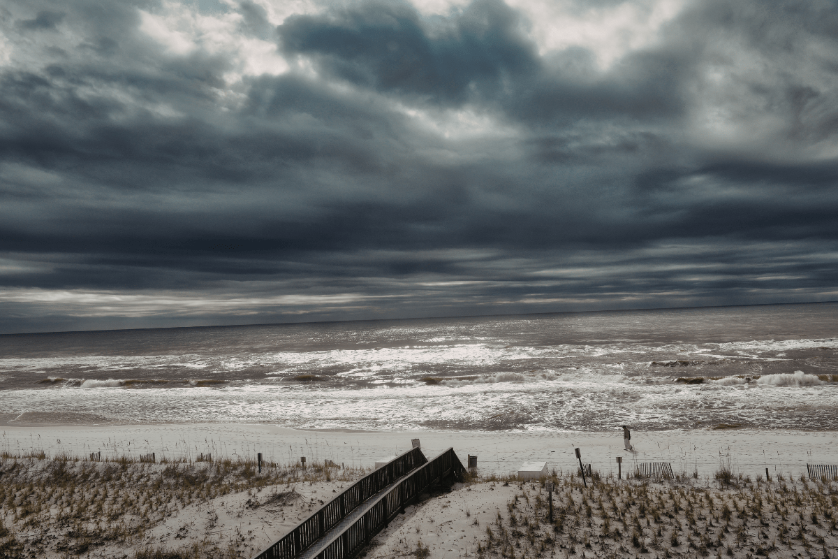L'anxiété est un signal qui indique de ton système nerveux continue de te protéger alors que le danger est passé - Découvre comment l'hypnothérapie à Montpellier peut t'aider à te libérer de l'anxiété.