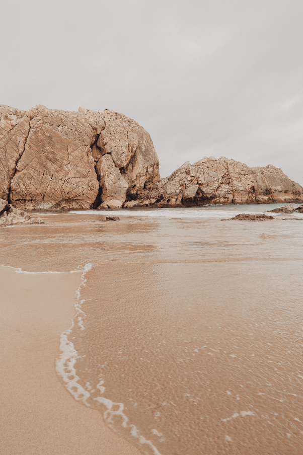 Paysage de plage à Montpellier - Sortir du perfectionnisme existentiel et de la fatigue émotionnelle.